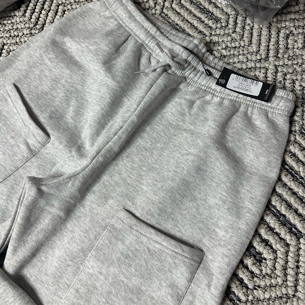 NWT Prettylittlething pocket front sweats - medium - Picture 2 of 2